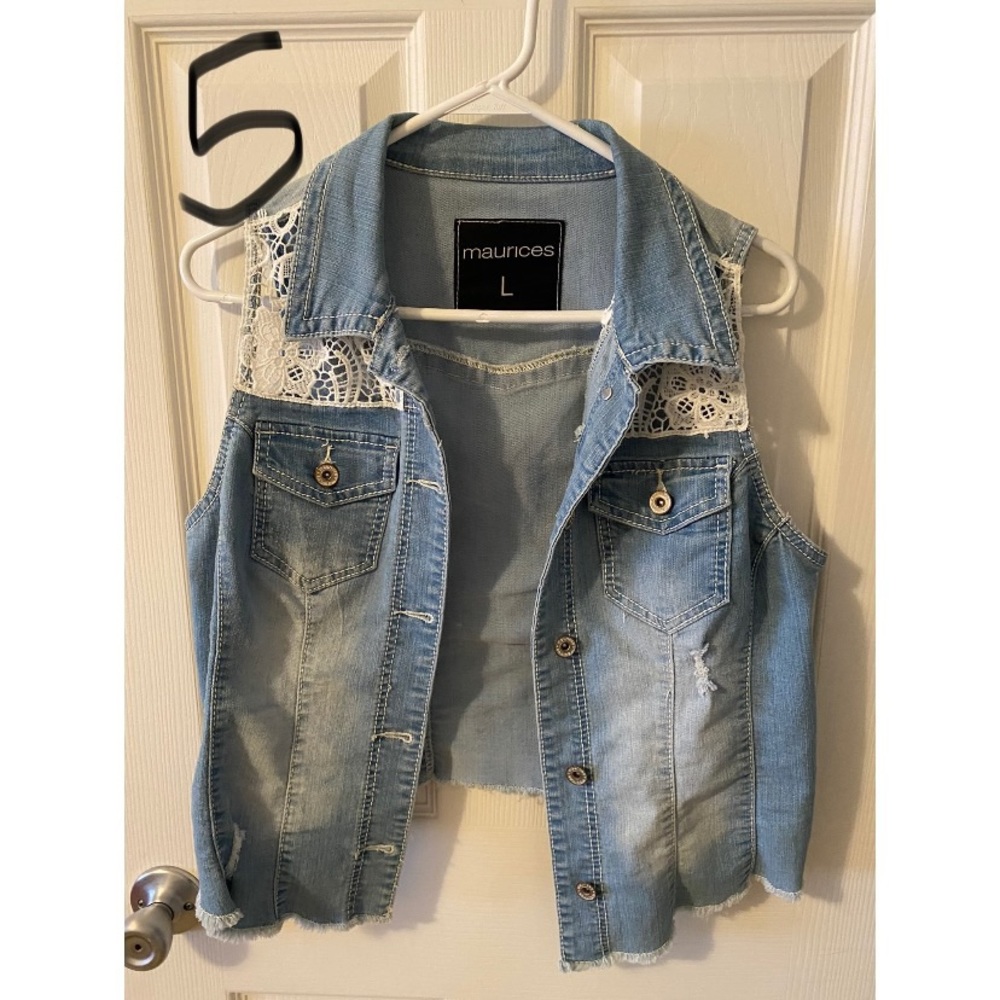 Jean jacket with lace